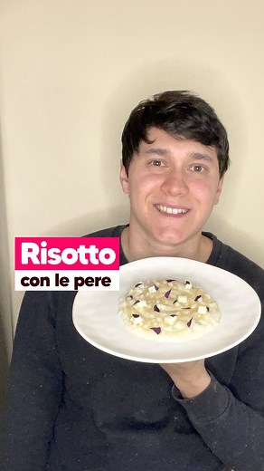 Cookist on Instagram: "Raffinato e saporito, non c’è niente di meglio di un intramontabile risotto pere e gorgonzola per pranzo 😍 👉 Il nostro @micheleghedo lo ha preparato a modo suo, ma tu ci aggiungi anche le noci? 😍INGREDIENTI per 2 persone 160g riso carnaroli 150g gorgonzola 40g burro 50g formaggio grattugiato Sale Q.B. 1 bicchiere di vino bianco Acqua calda Q.B. 1 pera Per il chutney 300g pere 90g aceto 75g zucchero 1 anice stellato 1 pezzetto di peperoncino 1 scalogno 🤩PREPARAZIONE 1. 