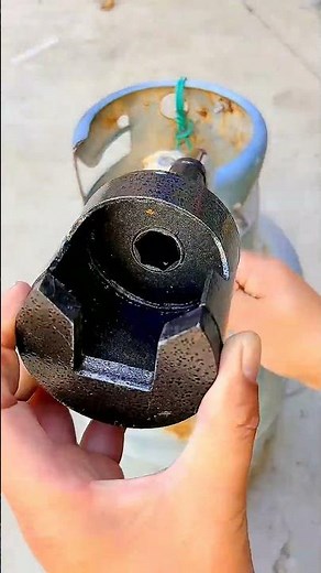 How to Remove Gas Cylinder Valve | LPG Tank Valve Removal