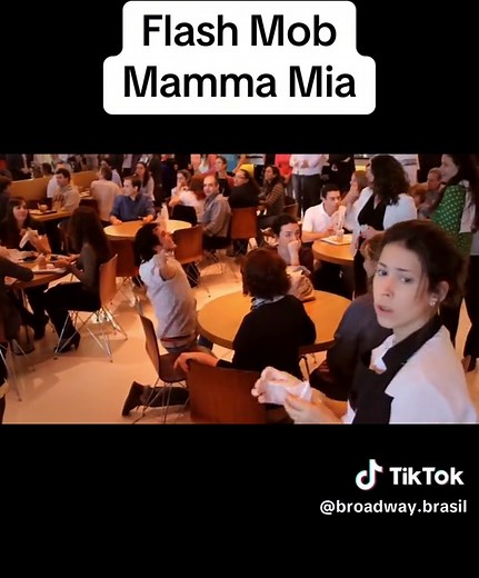 Flash Mob do Mamma Mia - Teatro Musical Brasileiro