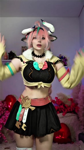 Genshin Impact Cosplay: Varesa in Action