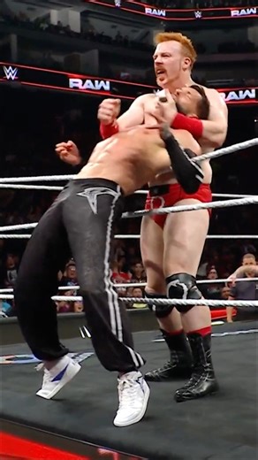 The No. 1 Contender Battle Royal is a BANGERRRR 🔥🔥🔥 #WWERaw | WWE