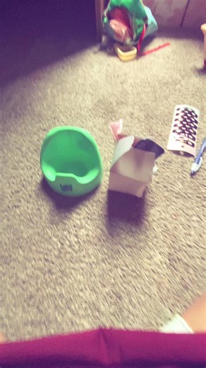 NEW POTTY THAT SHE WON'T PEE ON GUYS WHAT AM I DOING WRONG I give her water she does the potty dance. I sit her on the potty and she won’t pee she did like once a lot, but the other two times she barely peed, and I tried more than three times 😊#newbabyalives #creatorinsights #babyalivedoll #softface #fyp