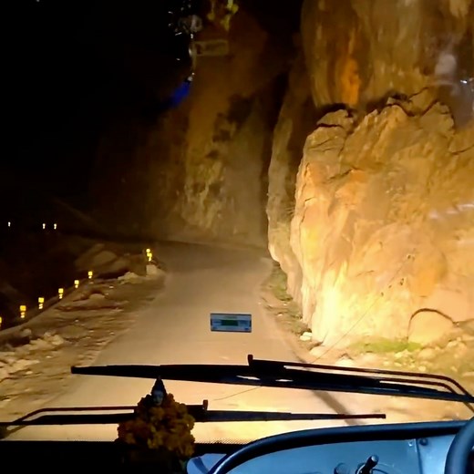 This bus driver is an expert at navigating this dangerous narrow road at night 😮😬 | Supercar Blondie