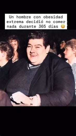 Emilio Peña • Coach de Biohacking y Activación Celular on Instagram: "🔥 La historia real que dejó a los médicos en shock 😱 ¡Un experimento biológico extremo que desafió los límites de la medicina! 👨‍⚕️ Angus Barbieri, un hombre de 27 años que luchaba contra la obesidad severa, decidió retarse a sí mismo de una manera única: dejó de comer por más de un año. Su peso inicial era de 456 libras (207 kg) y su objetivo era demostrar algo radicalmente nuevo sobre el cuerpo humano. Durante 382 días, s
