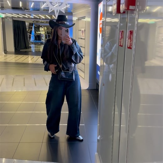 Bella Lambert 🇧🇷✨ on Instagram: "Essa é a verdadeira skin das Lamberts, óia as fia do capitão aí 🤍✨🤠"