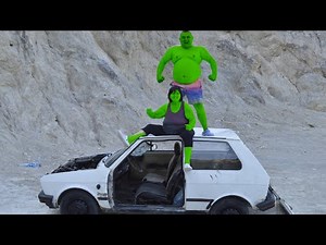 Hulk VS She-hulk VS Old Car