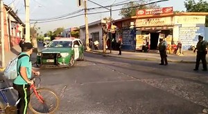 QUILLOTA: Con escolta policial fue trasladado hasta el Hospital San Martin un menor de 16 años que sufrió grave accidente en su bicicleta en el cerro Mayaca. Pese al trabajo de reanimación de personal de SAMU y bomberos el menor falleció a causa de sus graves heridas. | Diario El Observador