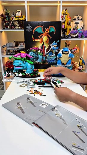 LEGO Pokémon Charizard Speed Build Showcase
