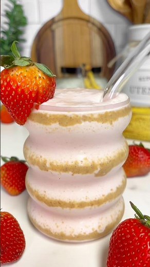 Quick & Easy 30g Protein Strawberry Banana Peanut Butter Smoothie ✨ #glutenfree #recipe #healthyfood