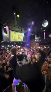 Chi mangia pasta in discoteca