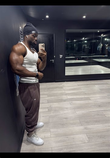 How I train my triceps with weighted dips breakdown tutorial #gym #gymtok #arms #triceps