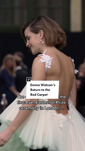 Actress #emmawatson is back on the #redcarpet, or in this case the green carpet of the first-ever #earthshotprize ceremony in London. #voguegermany