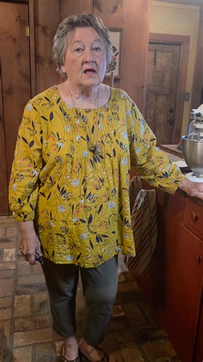 Lemon Cream Cheese Pound Cake ‼️‼️Recipe‼️‼️👇 3 cups White Lily All Purpose flour 1 teaspoon salt 4 eggs 2 egg yolks 1/4 cup milk 1/3 cup fresh lemon juice 2 teaspoons vanilla 1 1/2 cup softened butter 6 oz. softened cream cheese 3 cups sugar 2 teaspoons lemon zest Glaze 2 cups powdered sugar 2-4 teaspoons lemon juice 325* Large bundt pan for about 1hour and 40 minutes. | Hodges Farm Texas Cooking