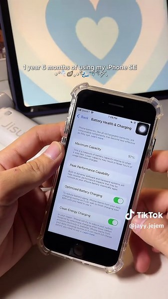 that’s why i love this iPhone SE 🫧 #iphone #fyp #affordableiphone #iphonese #viral #batterylife
