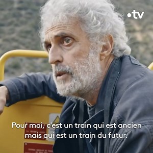 Connaissez-vous le Train Jaune ? Au début du siècle dernier, ce TER a été créé pour désenclaver les villages de montagne des Pyrénées-Orientales. Aujourd'hui, il a fini par convaincre les touristes à voyager autrement. "Train Jaune, le temps du voyage", un reportage de 20h30 l'été à revoir sur france.tv 👉 bit.ly/TrainJaune-20h30F2 | France tv