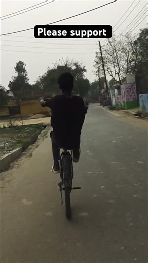 Please support bhai log 🙏 #stunt #funnyclips #ekmotahathighumechala #trending ￼￼￼