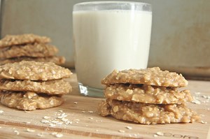 Old Fashioned Peanut Butter Oatmeal No-Bake Cookies