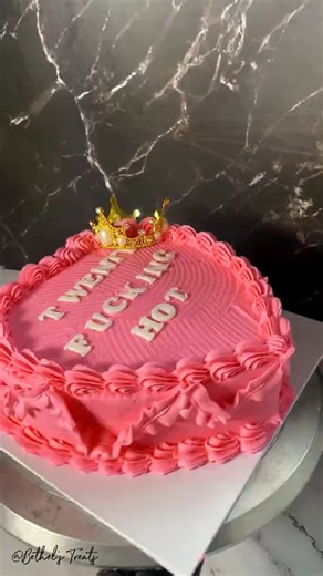 Awesome 🥰😍 | Artist Cake Ideas