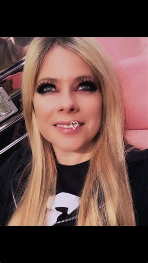 #AvrilLavigne #avrillavigne #avrillavignefanpage AvrilLavignefanpage
