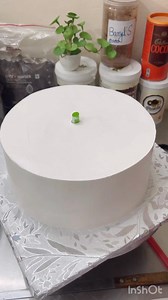 "When your 3-tier cake is too big for the box, and you’re ready to make some sweet memories! 🎂✨”#CakeLife #BakingAdventures #CakeDecorating #ThreeTierCake #BakersOfInstagram #CakeArt #DessertLovers #SweetTreats #InstaCake #CakeGoals #HomeBaker #RedVelvetCakeShop #BirthdayCake #FbReel | Red Velvet Cake Shop