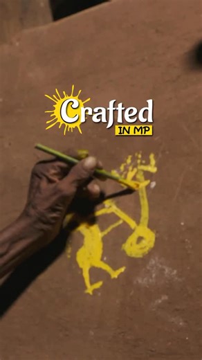 In the tribal heartlands of Madhya Pradesh, Pithora painting is more than an art form. It is a sacred expression of faith, gratitude, and celebration. Practised by the Bhil tribe, one of the state’s most significant communities, this tradition lives on as a ritual where creativity meets deep spiritual belief. With the arrival of a new harvest, walls turn into vibrant canvases. Bright colours, animated figures, and rhythmic compositions narrate stories of prosperity, fertility, and joy. Horses, c