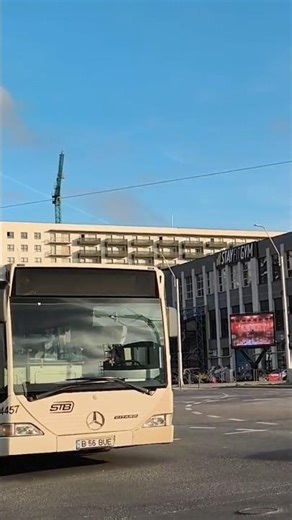 autobuzul mb citaro €3 #4457 pe 122 efectuând statia "Brașov"