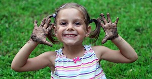 Children Who Play In Nature Grow Up Stronger and Healthier, According to Studies
