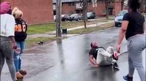 Damn: Her Knees Gave Up On Her In Middle Of A Fight!