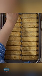 Tiramisu fara oua crude, o retete perfecta pentru intrega familie. Avand ouale pasteurizate poate fi consumat de intrega familie, folosind bineinteles si cafea fara cofeina. Prajitura este fina, gustoasa, foarte aromata si se prepara usor. Neavand nevoie de coacere este si rapida. Incercati-o si voi! #tiramisu #jamilacuisine | JamilaCuisine