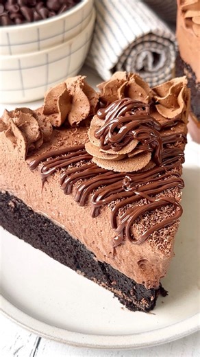 Easy Chocolate Mousse Cake🍫😋 This cake is super moist and the mousse is eggless, which makes it so easy to make. I would put this up there as one of the tastiest cakes I’ve consumed and you can make it too! The mousse takes about 2 hrs to set and the cake only 30 minutes to bake. My dad use to always buy Chocolate Mousse cake from a bakery in our home town and this reminds me of that. Full recipe below. Cake: * 2 cups sugar * 1 3/4 cup flour * 1/2 cup unsweetened cocoa powder * 1/4 cup black c