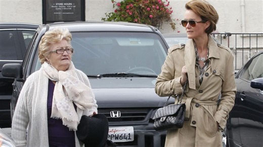 "Bien triste" après la mort de Nathalie Baye, Mamie Rock, la grand-mère de Laeticia Hallyday, envoie un message à Laura Smet - Télé 2 Semaines