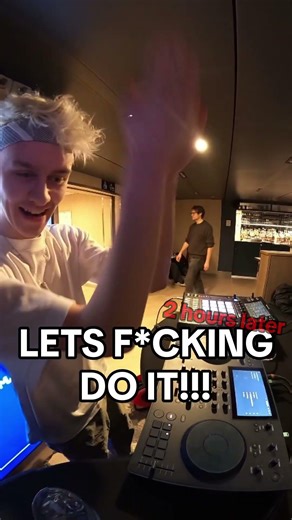 Playing my “disire” remix for the first time while doing a random dj session