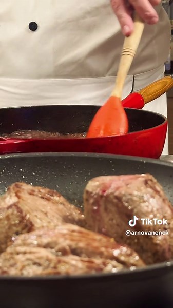 Chateaubriant ao Molho Bordeaux com Batatas Portuguesas