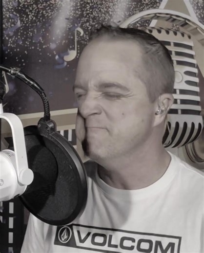 Je peux pas faire grand chose a part de t'envoyer cette chanson la. Lâches pas mon beau Alain. SDF peut-etre ,mais pas dans mon coeur! | Mathieu Lavallee