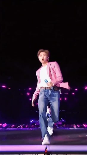 Purple world videos | K-pop on Instagram: "💜🫰🏻 Baepsae (뱁새), também conhecida como Silver Spoon, foi lançada em 2015 no álbum “The Most Beautiful Moment in Life, Pt. 2”. A música critica a desigualdade entre gerações e virou um dos hinos mais ousados do BTS. Letras afiadas, coreografia icônica e mensagem atemporal. #bts #btsvideos #btsot7 #reels #instagood"