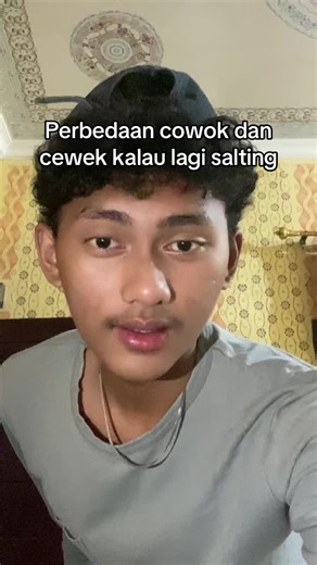 Perbedaan Cowok dan Cewek Saat Salting