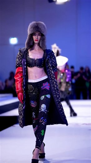 monique 🤍 (model & ugc creator) on Instagram: "another outfit I absolutely loved in 2025. pia bolte’s style is always on point. 🤌🏻 #reel #explorepage✨ #model #runway"