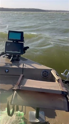 22 mph wind with 40mph gust today! How rough will you get on the water? #fishing #catfish