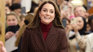 132K views · 2.4K reactions | Kate Middleton visited the same London cancer center where she received chemotherapy treatments, and revealed she is in remission. | Entertainment Tonight | Facebook