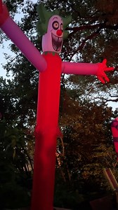 You’ve heard of “Wacky, Waving Inflatable Tube Men,” but have you ever seen “Wacky, Waving Inflatable Clowns?” We adored this creepy trail at Leu Gardens’ Happy Frights! #happyfrights #hauntingnights #leugardens #orlando #orlandoflorida #orlandofl #leugardensorlando #happyfrightsandhauntingnights #happyfrightshauntingnights #everydayishalloween #halloween #halloweenlife #spookylife #spookyseason #spookyvibes #clowns #creepyclowns | Freaks of Halloween Horror Nights