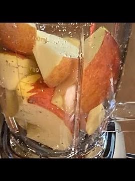 初めてのミキサーでりんごジュース作りました🍎途中でミキサー回す音が出るので注意してね。