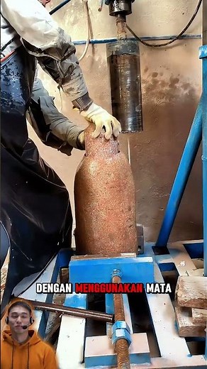 The magic of river stones becomes an elegant flower vase, making the house more beautiful