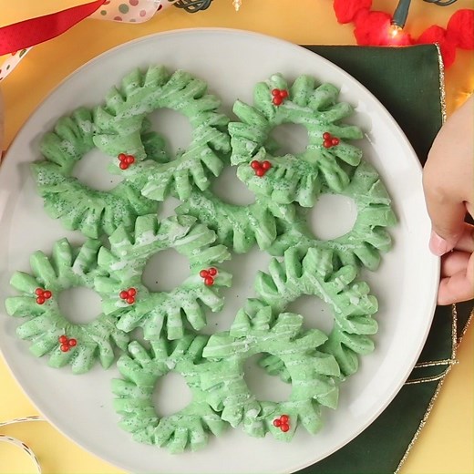 Forget cookie cutters—all you need is a pair of scissors to shape these treats into festive holiday wreaths. RECIPE: https://trib.al/XwMcXPB | Better Homes & Gardens