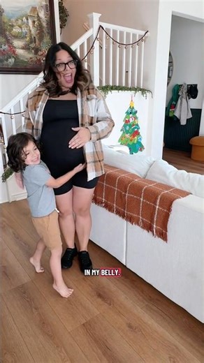 Realistic maternity outfits | comfy outfit ideas | 8 months pregnant | Chic Mom Guide