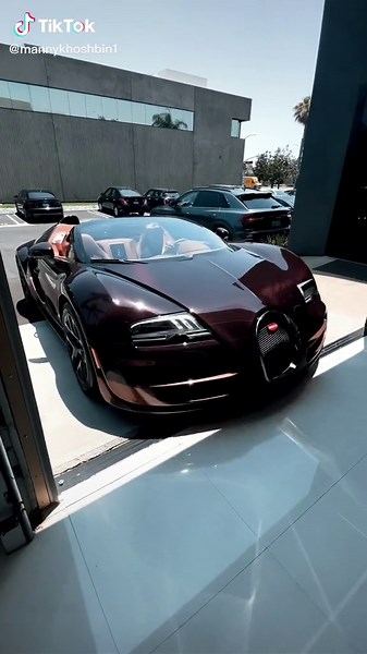 Stunning Dark Brown Bugatti: Aesthetic Matte Finish and Metallic Shine
