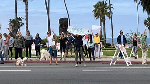 Encinitas Residents Protest Trail, Beach Closures