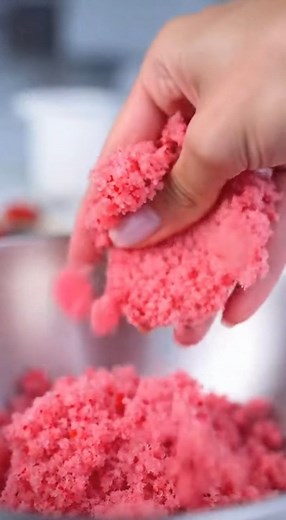 3 comments | Bite-sized, rich, and glossy — Strawberry Cake Pops are...