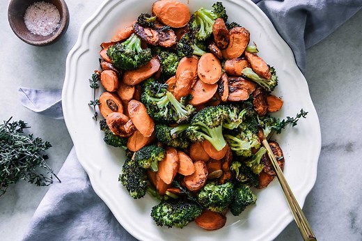 Roasted Broccoli and Carrots ⋆ 5 Ingredients, 30 Minutes, Super Tasty!