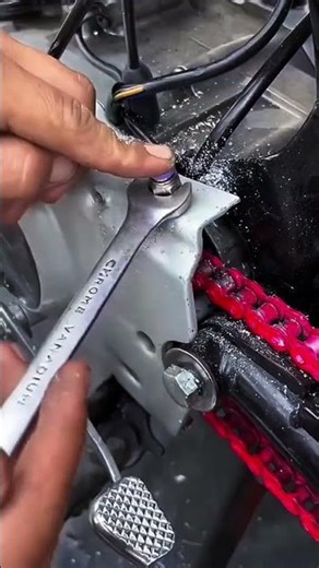 The Lazy Mechanic’s Genius Tool #auto #automotive #mechanic #automotivetools #automobile #motorcycle