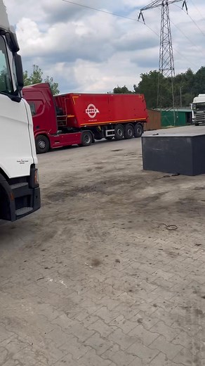 🌳 Masz działkę, ale nie możesz na nią wejść? Albo stary sad, samosiejki, krzaki po pas i zero pomysłu, jak się za to zabrać? To nie przypadek, że widzisz to ogłoszenie. Jesteśmy tu właśnie dla Ciebie😎 Pożeracz już czeka, żeby wjechać do akcji. Nie bawimy się w kosiarki i lekkie zabawki. Wjeżdżamy ciężkim sprzętem — mulczer, rębak,koparka, głowica! zamieniamy gąszcz w czysty, równy teren gotowy pod inwestycję, dom drogę…albo w cokolwiek tylko zapragniesz. od pierwszego kontaktu po gotowy efekt.